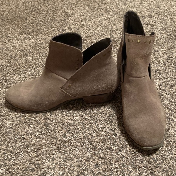 Comfortable ankle booties - Picture 2 of 4